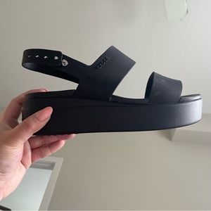 Women’s Crocs Brooklyn wedge sandal size 8 black